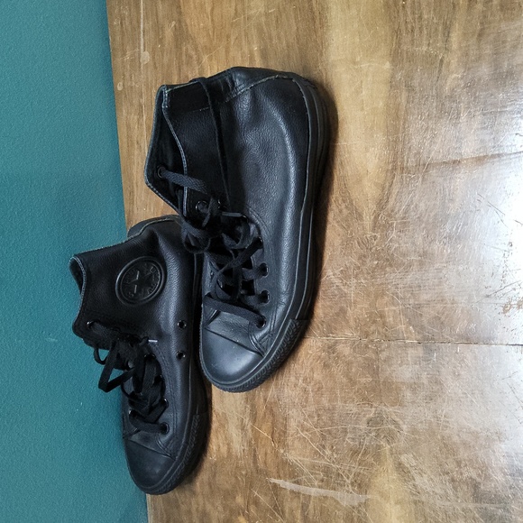 Black Converse - Picture 4 of 4